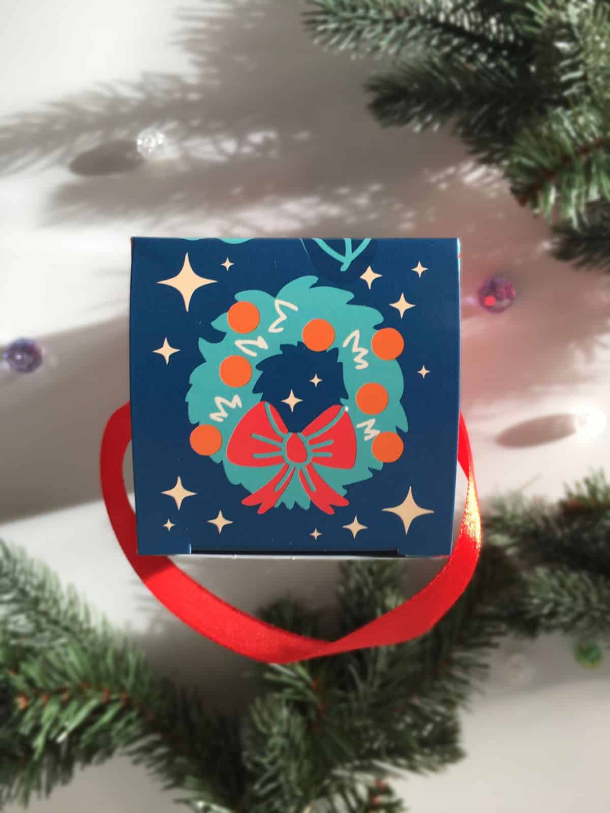 Коробка подарочная с резным окном Зайки, 70х70х190 мм — изображение 5